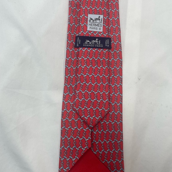 Hermes 100 Silk Men’s Tie Red and Gray Chain Pattern 605789 IA - Picture 3 of 7